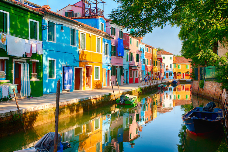 ISOLA DI BURANO A VENEZIA: È POSSIBILE VIVERCI? I PREZZI